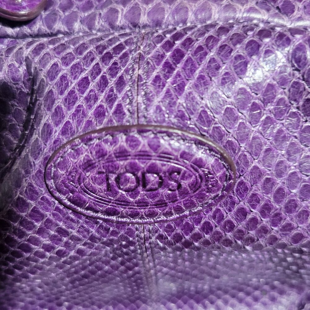 Tod's Purple Shoulder Bag with Textured Design - Picture 2 of 4